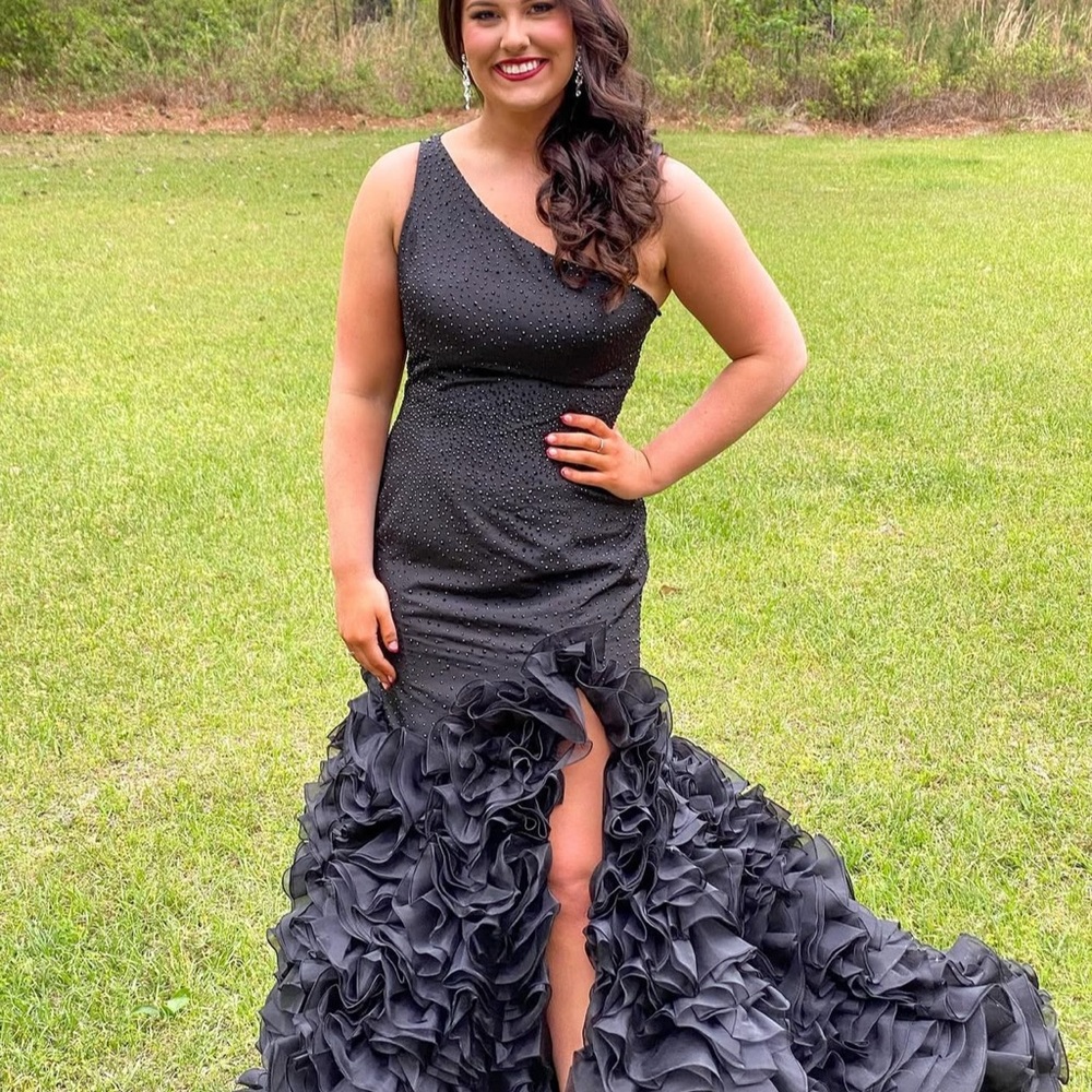 Sherri Hill Black One-Shoulder Ruffled Dress